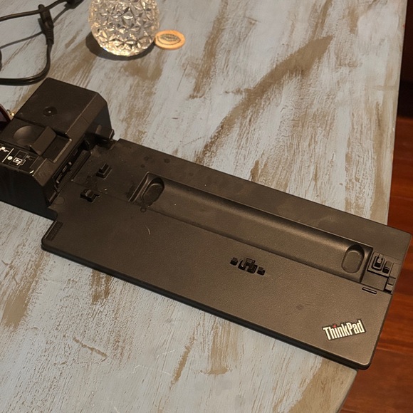 Lenovo Black Docking Station with Keys - Picture 1 of 2